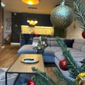 Gold - Podziemny Garaz Blisko Stadionu I Lotniska - Wygoda, Styl I Komfort Apartament